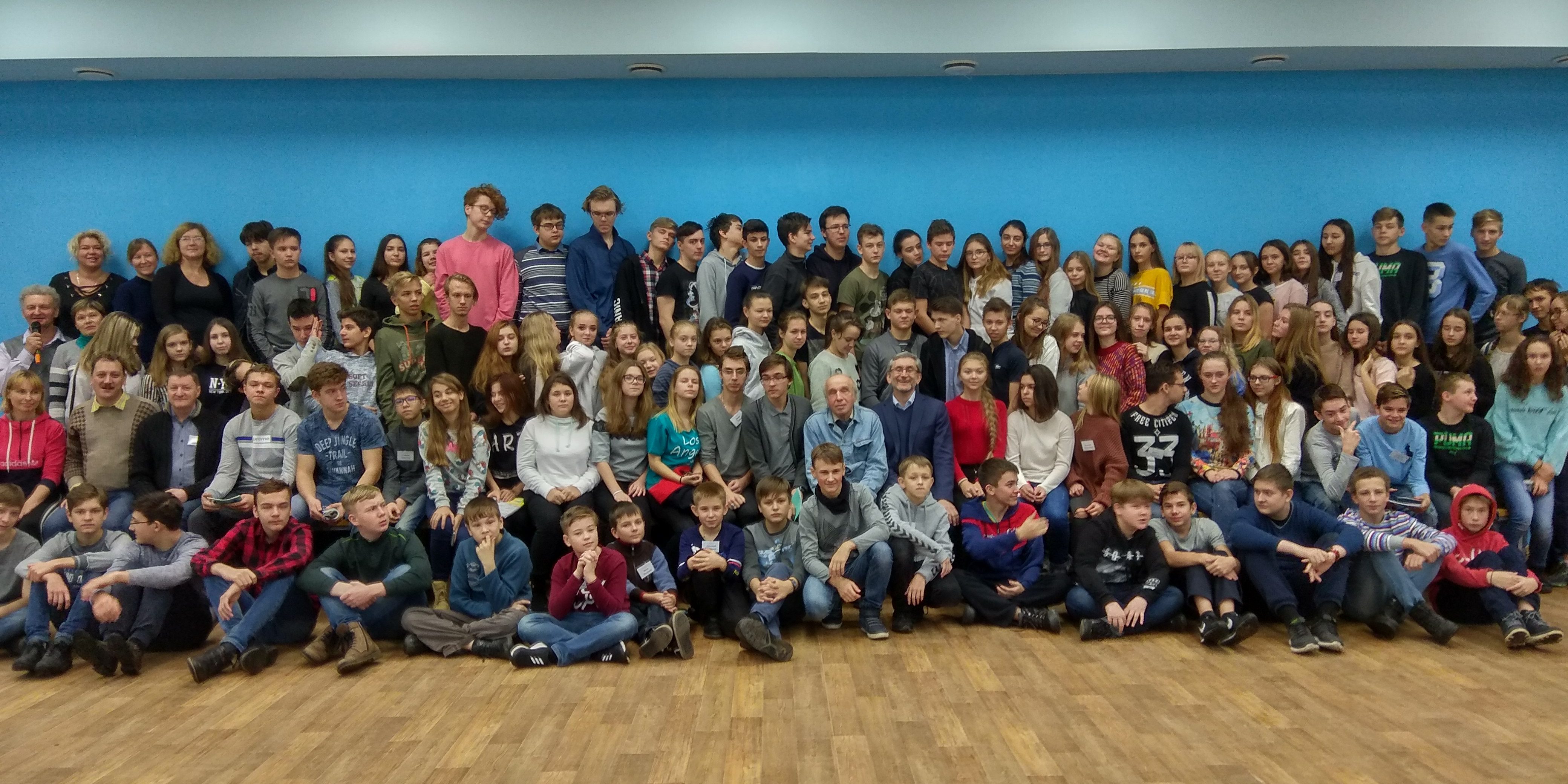 29 октября совместно с ИПФ РАН были организованы и проведены лекции по подготовке к Отраслевой физико-математической олимпиаде «Росатом» по физике и математике