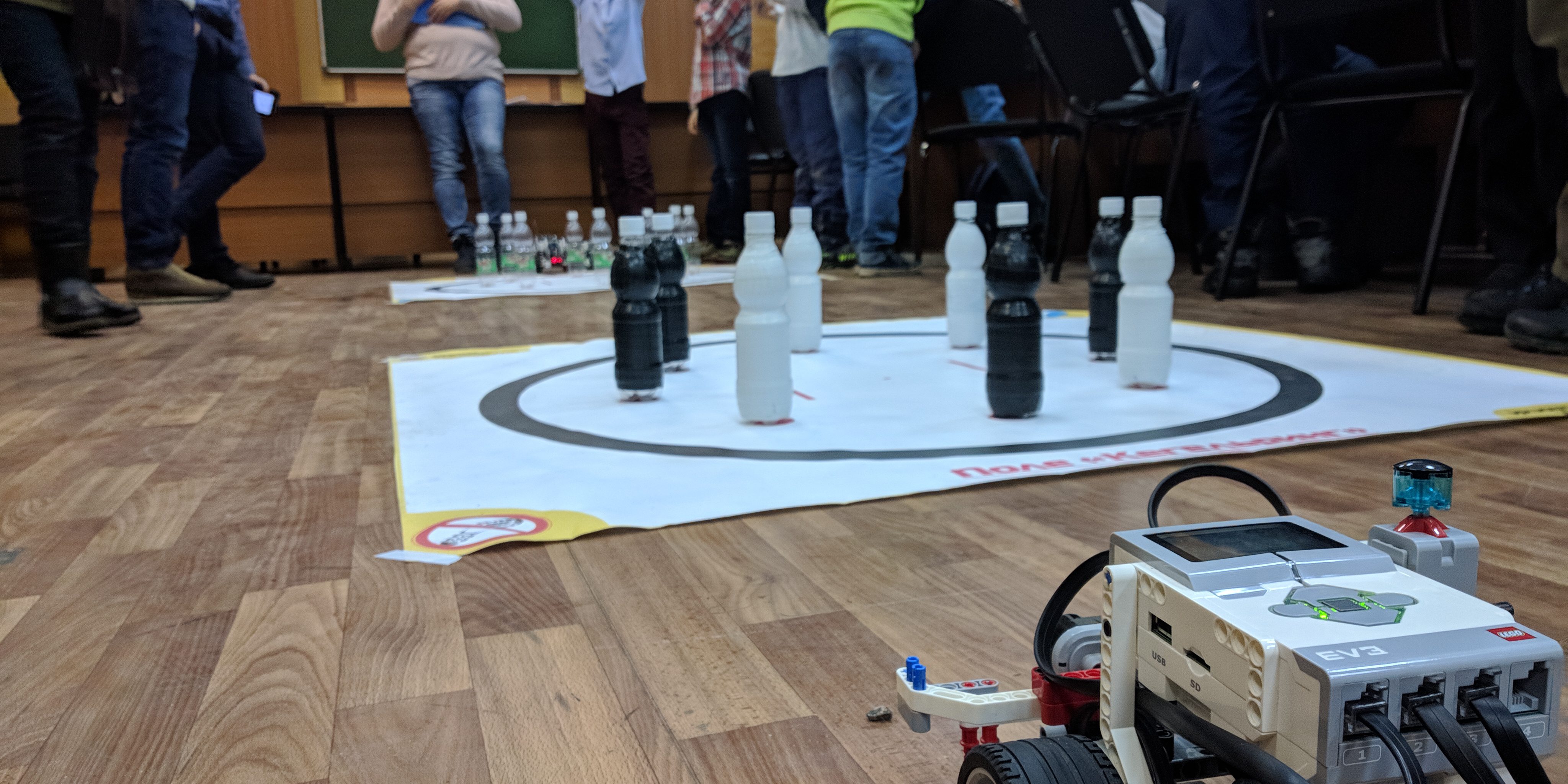 20 декабря 2018г. прошел первый этап соревнований по робототехнике среди школьников на кубок НГТУ